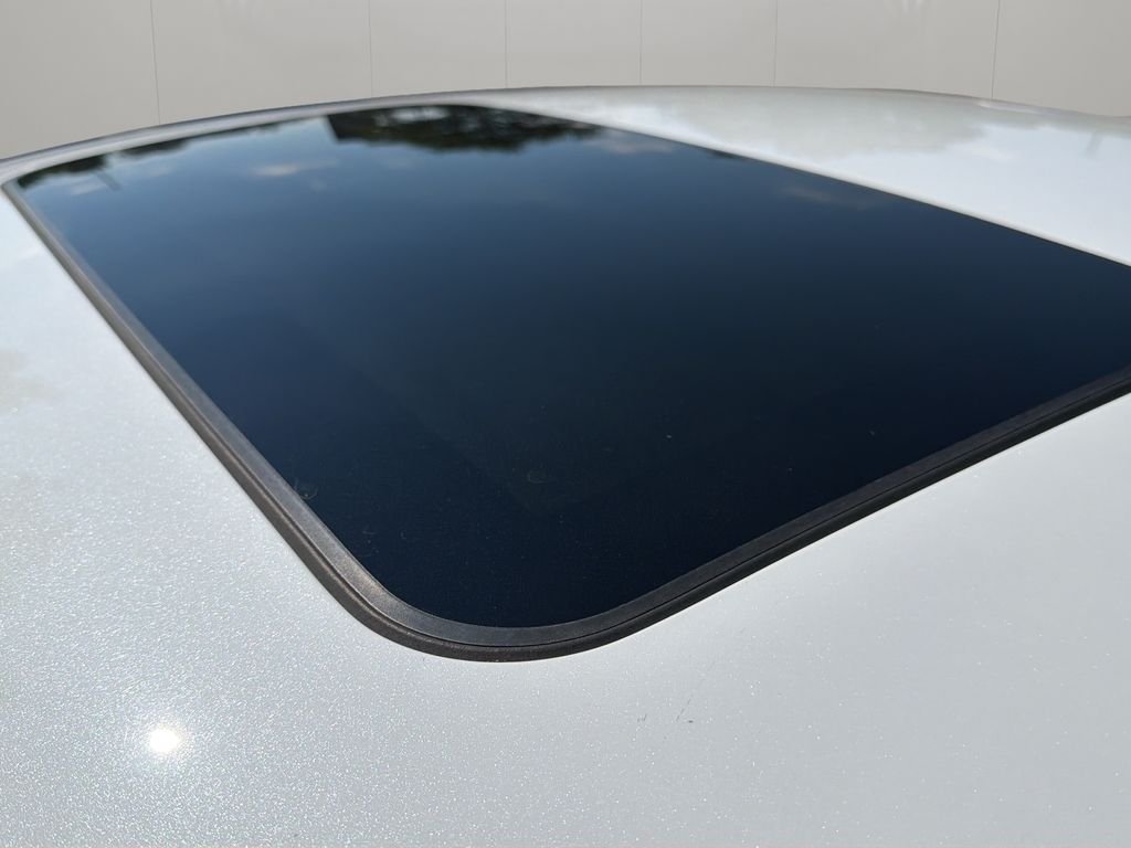 2025 Hyundai Elantra Limited - Photo 15