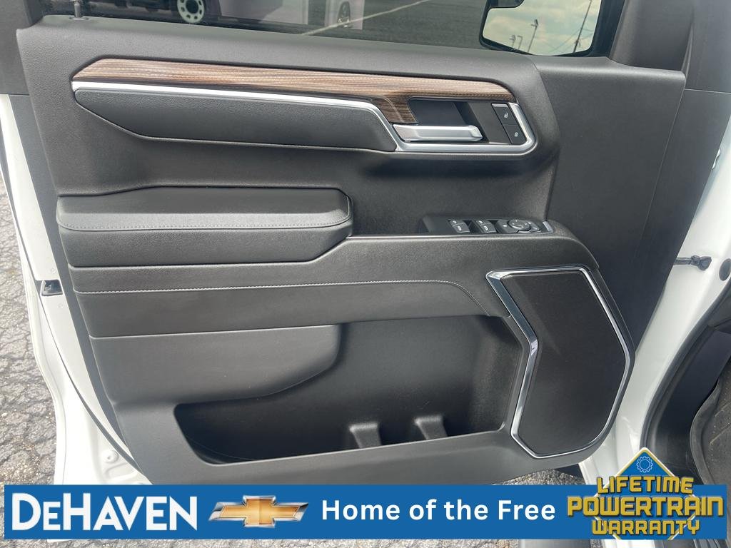 Used 2024 Summit White Chevrolet RST image 22