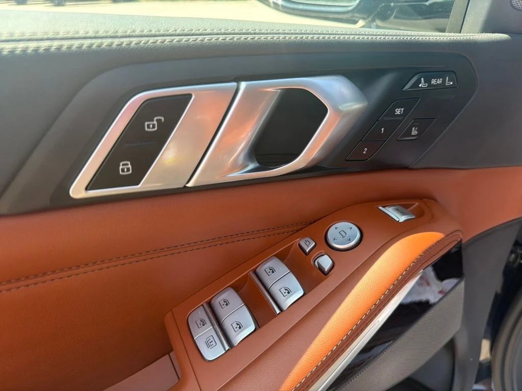 Used 2023 Black BMW M60i image 27