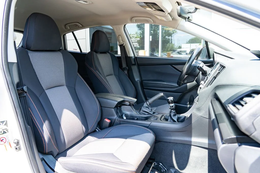 Used 2018 White Subaru 2.0i Premium image 27