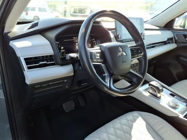 Used 2022  Mitsubishi SEL image 14