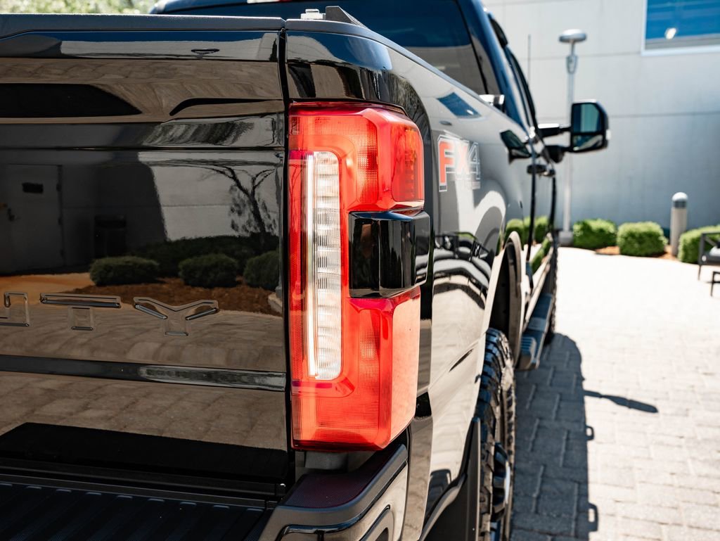 Used 2023 Agate Black Metallic Ford LARIAT image 9