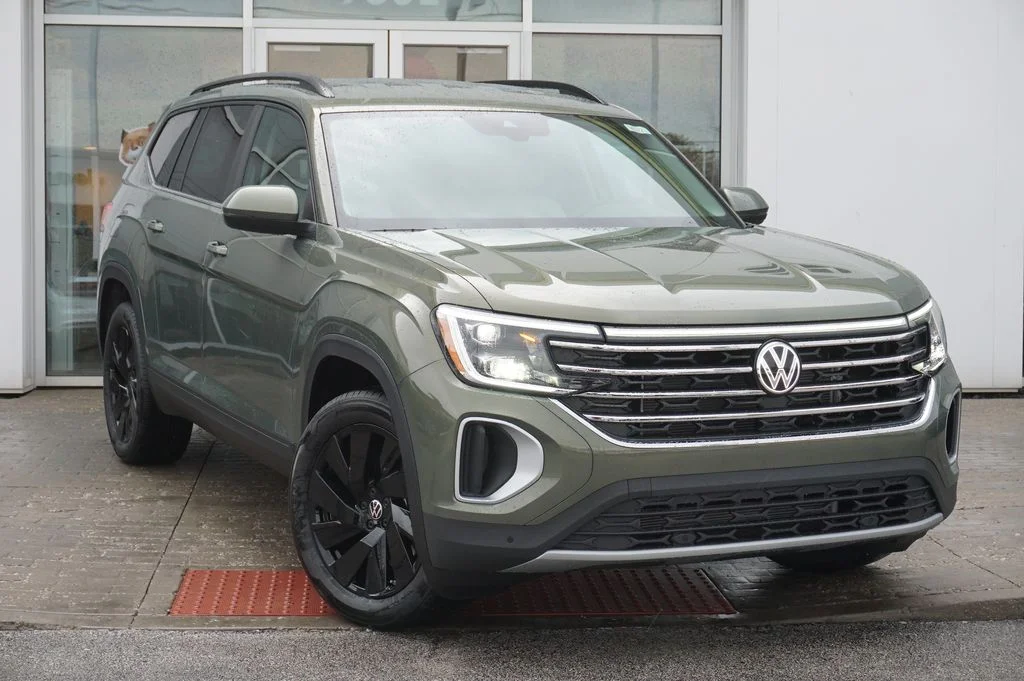 New 2026 Green Volkswagen 2.0T SE w/Technology image 4