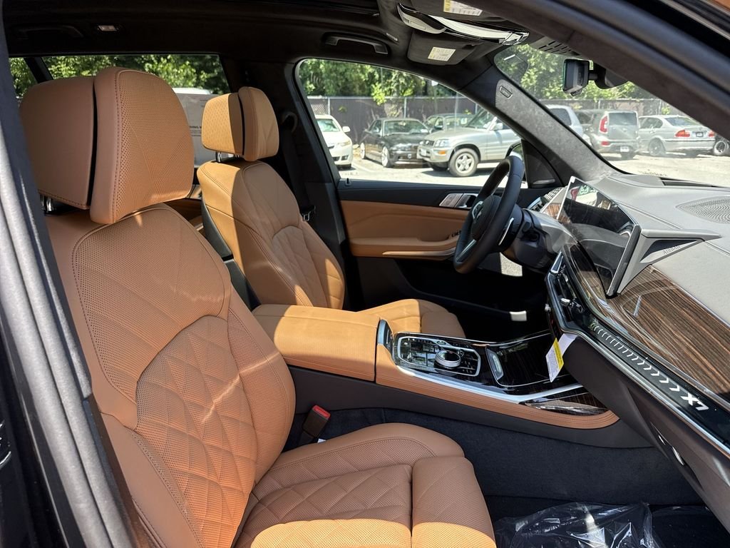 Used 2027 Black BMW xDrive40i image 26