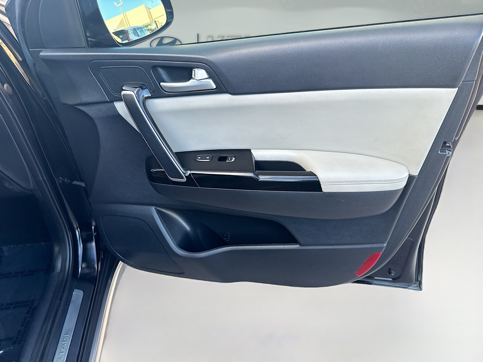 Used 2018 Black Cherry Kia EX image 31