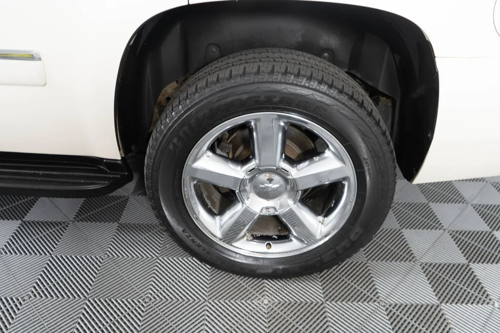 Used 2013 White Chevrolet LTZ image 27