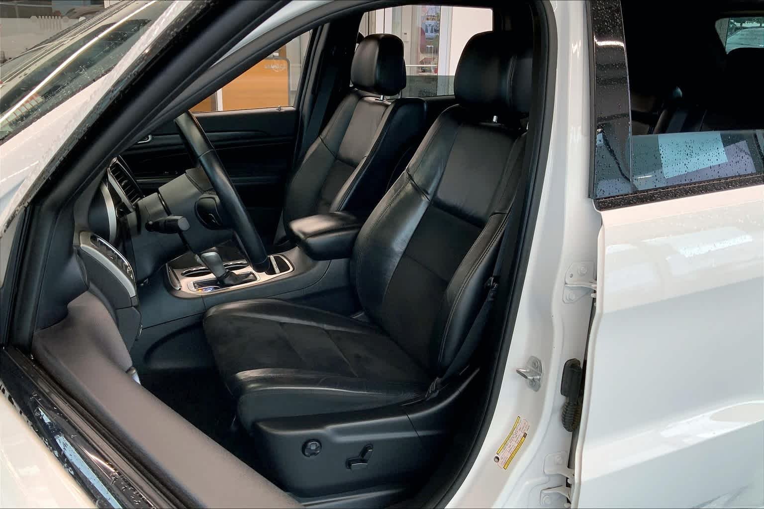 Used 2018 Bright White Clearcoat Jeep Altitude image 8