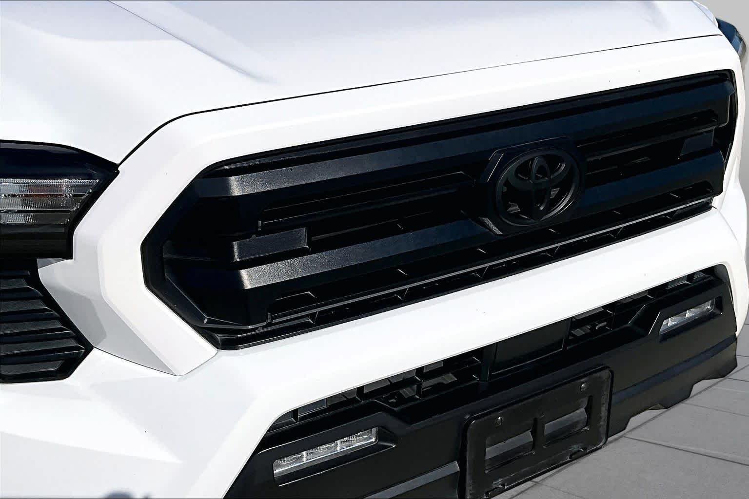 Used 2024 Ice Cap Toyota SR5 image 28
