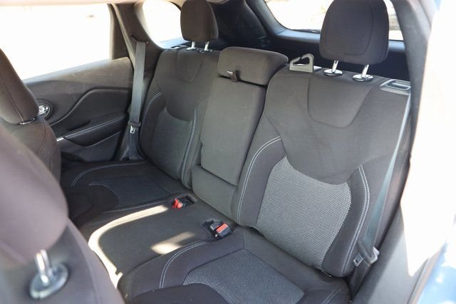 Used 2021 Slate Blue Pearlcoat Jeep Latitude image 18