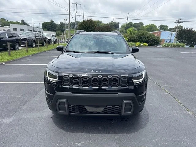 New 2026 Diamond Black Crystal Pearl-Coat Exterior Paint Jeep Laredo image 2