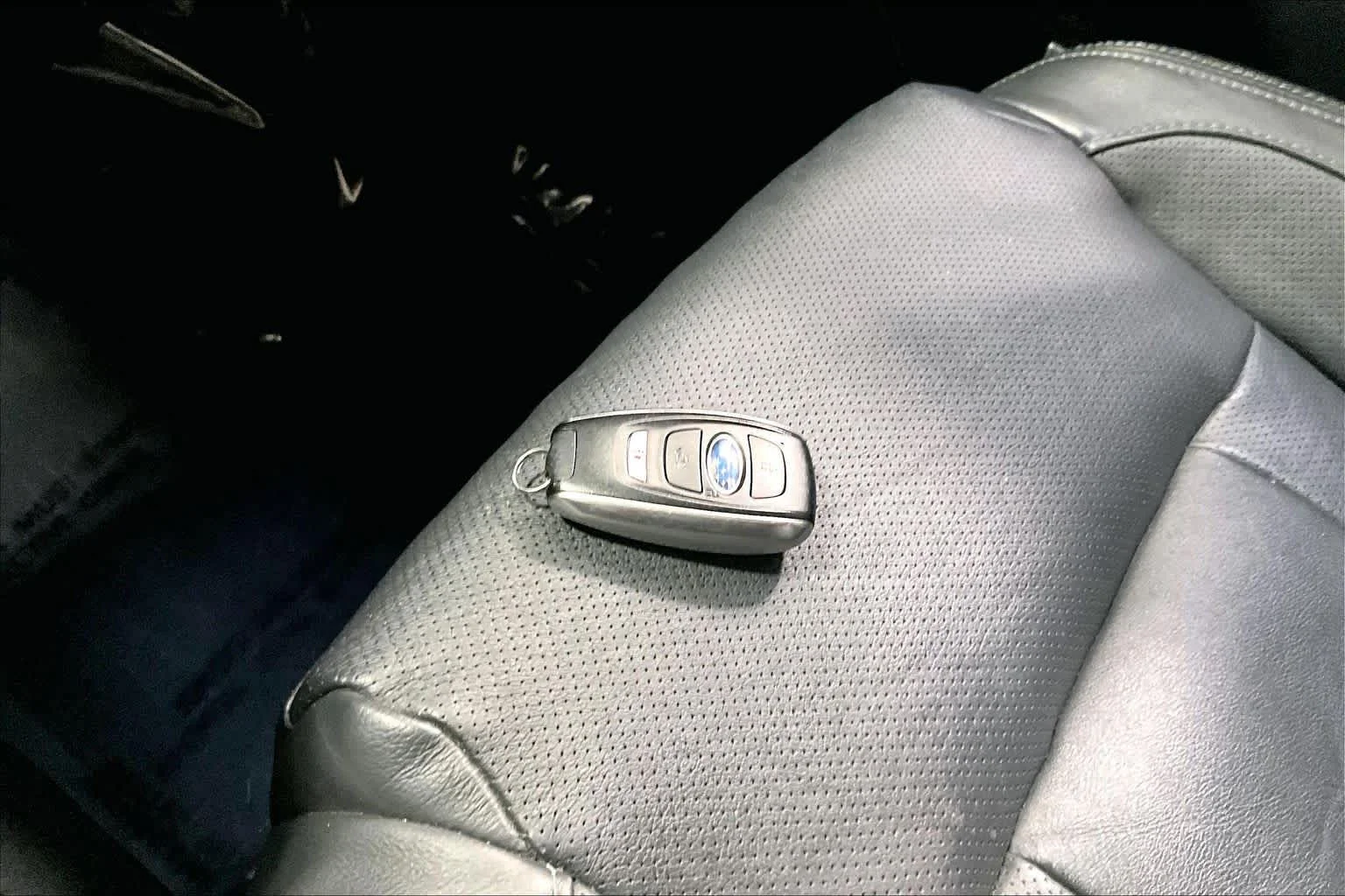 Used 2019 Ice Silver Metallic Subaru Limited image 13