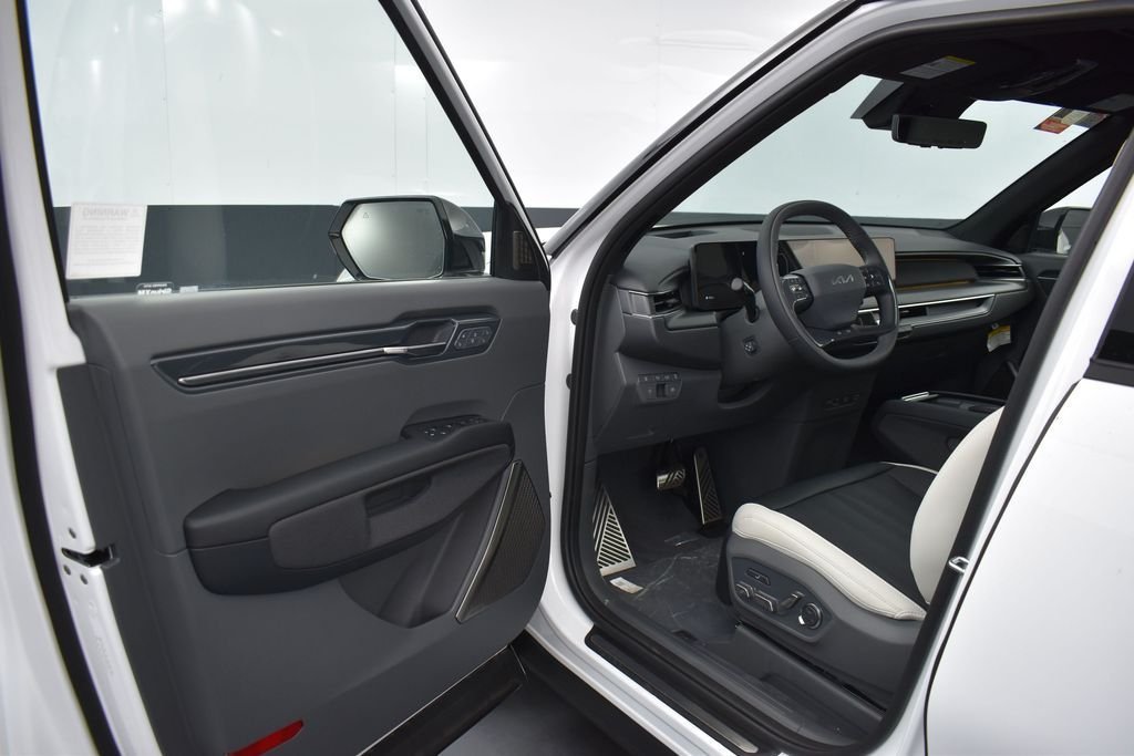 New 2026 Glacial White Pearl / Black Ro Kia GT-Line AWD image 5