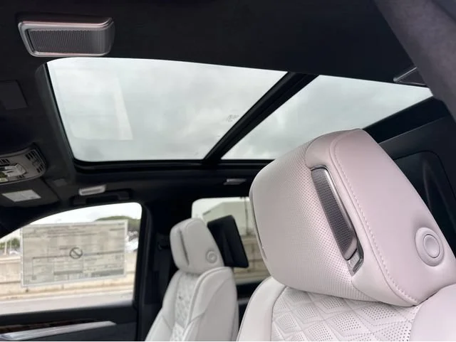 New 2026 Vibrant White Tricoat Cadillac Platinum Sport image 21