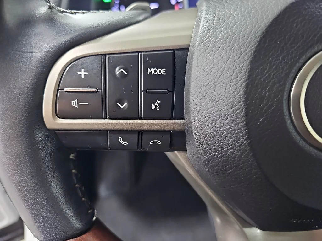 Used 2022 White Lexus 350 image 19