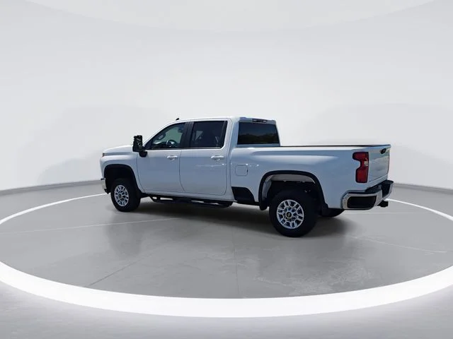 Used 2022 White Chevrolet LT image 5