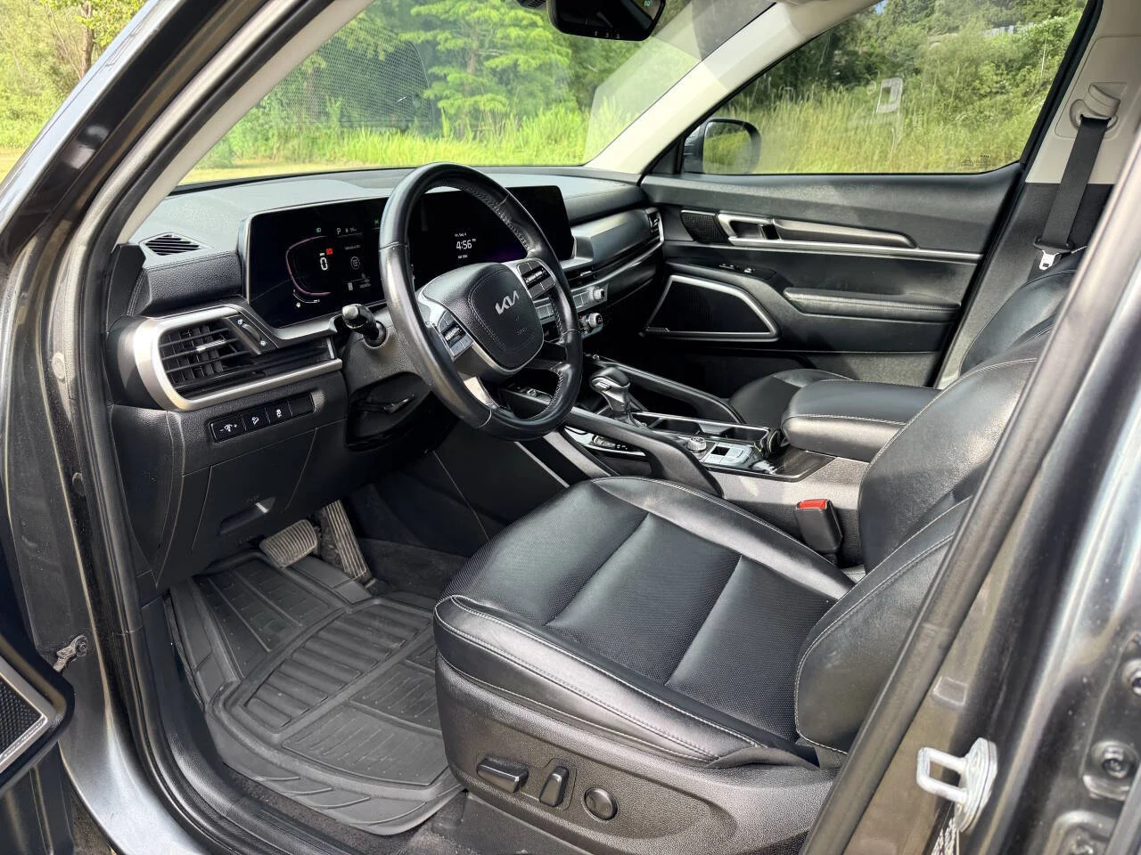Used 2023 Gray Kia S 4dr SUV image 11
