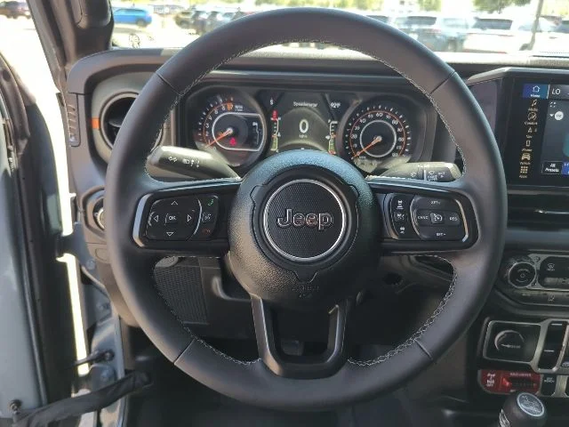 Certified Used 2025 Gray Jeep Mojave image 11