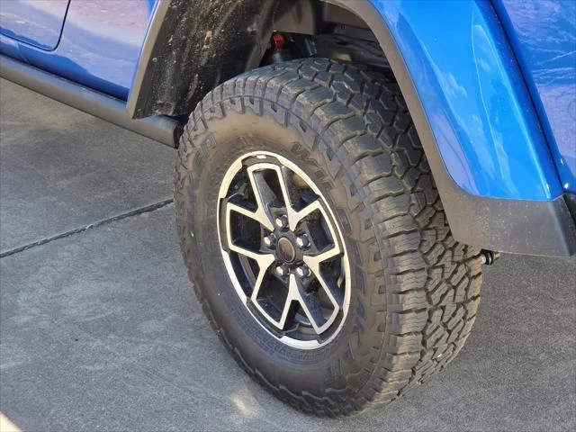New 2026 Hydro Blue Pearl-Coat Exterior Paint Jeep Rubicon image 5