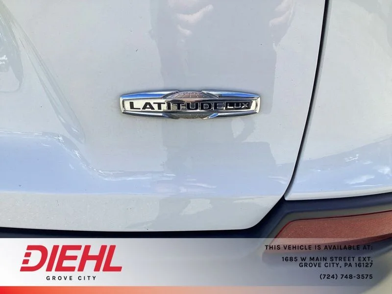 Used 2022 White Jeep Latitude Lux image 11