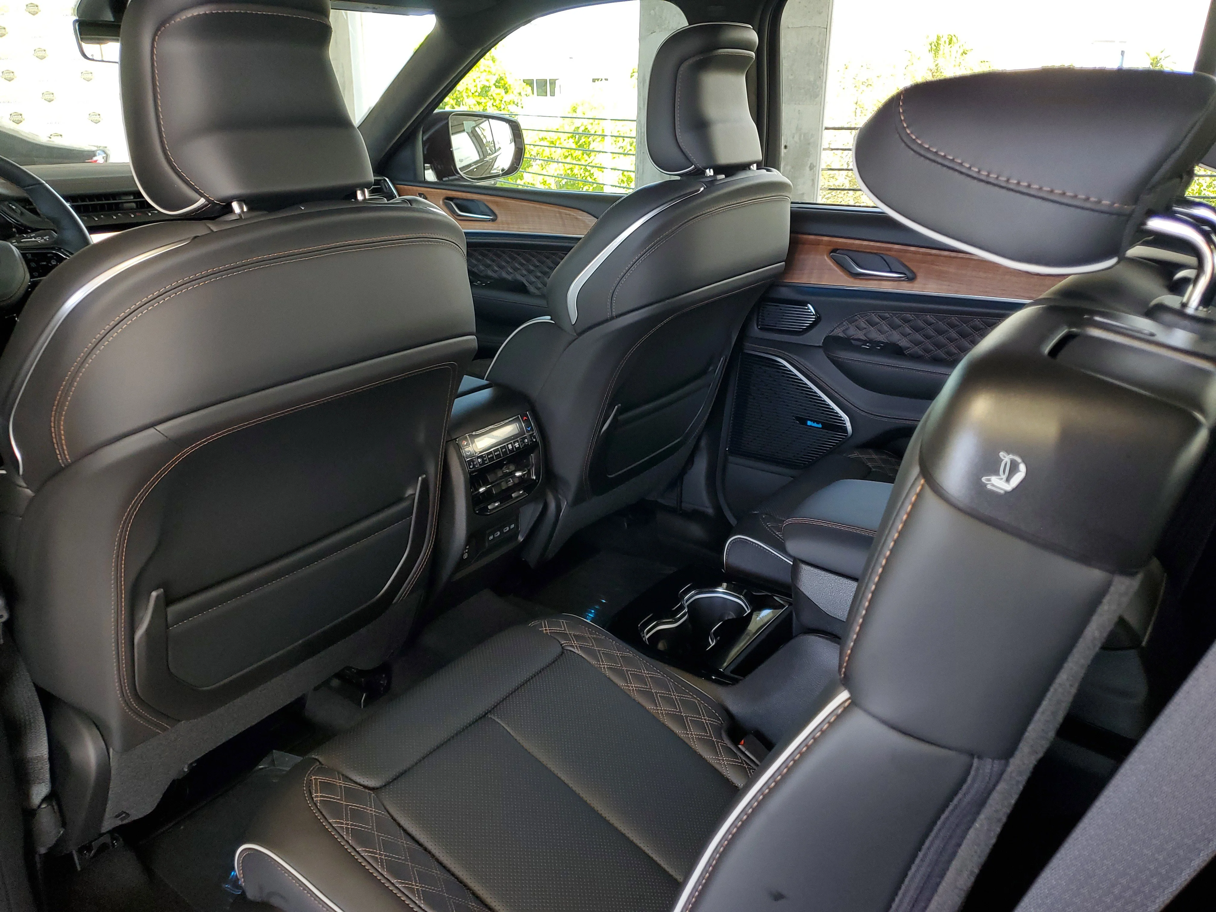 New 2026 Diamond Black Crystal Pearl-Coat Exterior Paint Jeep Summit image 9