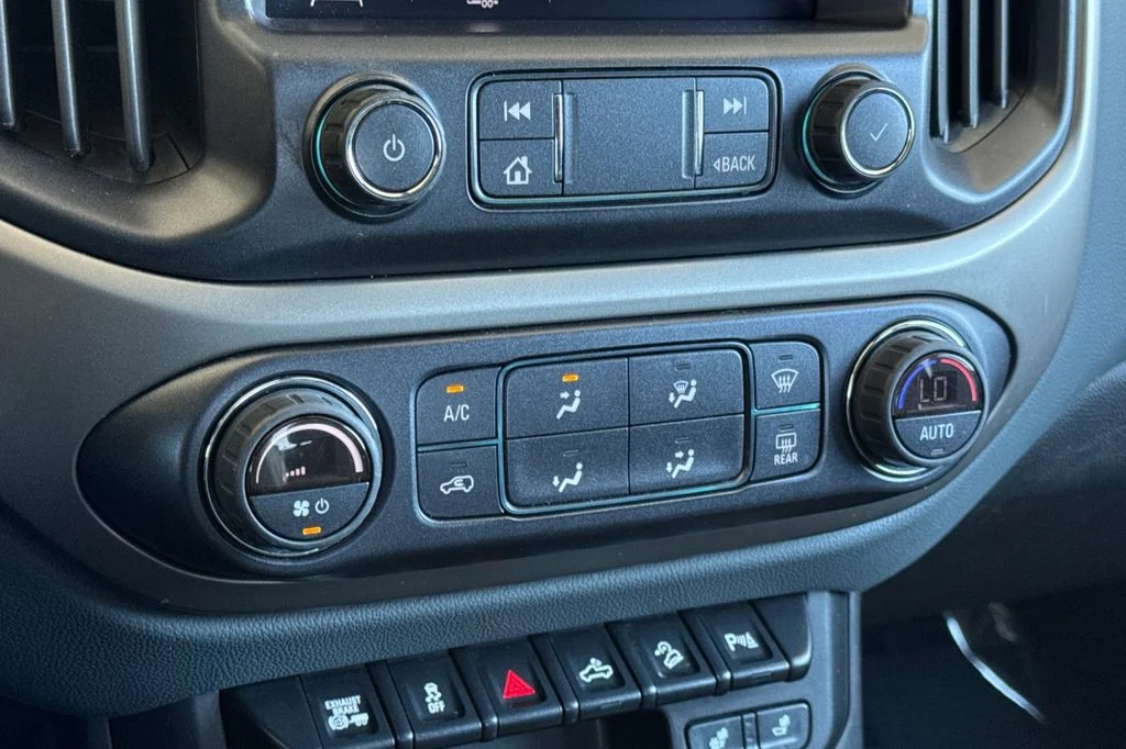 Used 2022 Black Chevrolet Z71 image 24