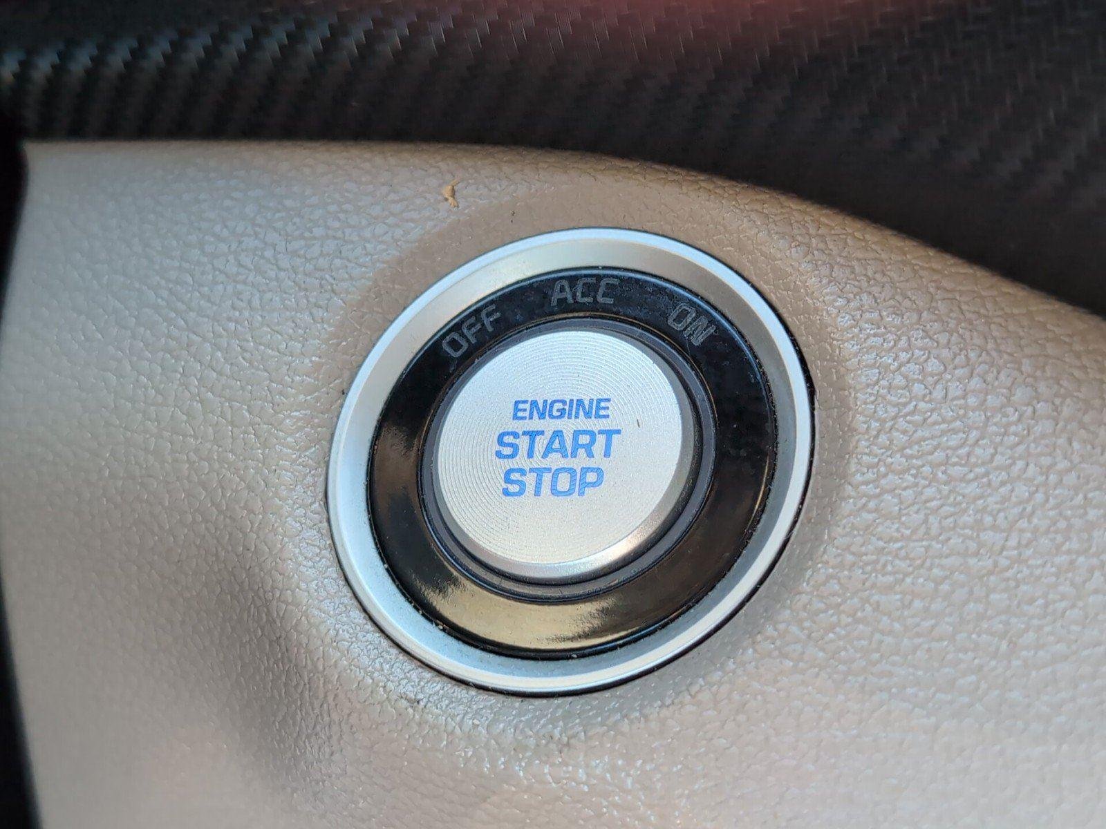 Used 2021 White Cream Hyundai SEL image 23