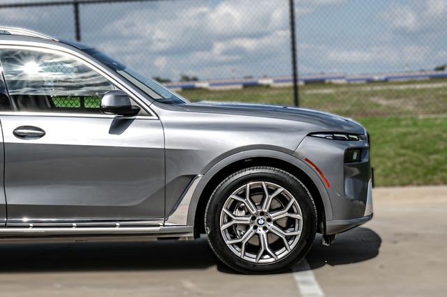 Used 2024 Gray BMW xDrive40i image 12