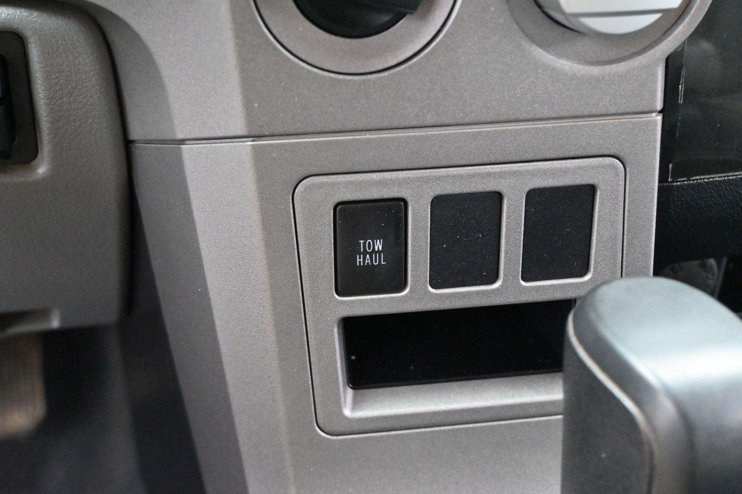 Used 2013 Super White Toyota Grade image 19