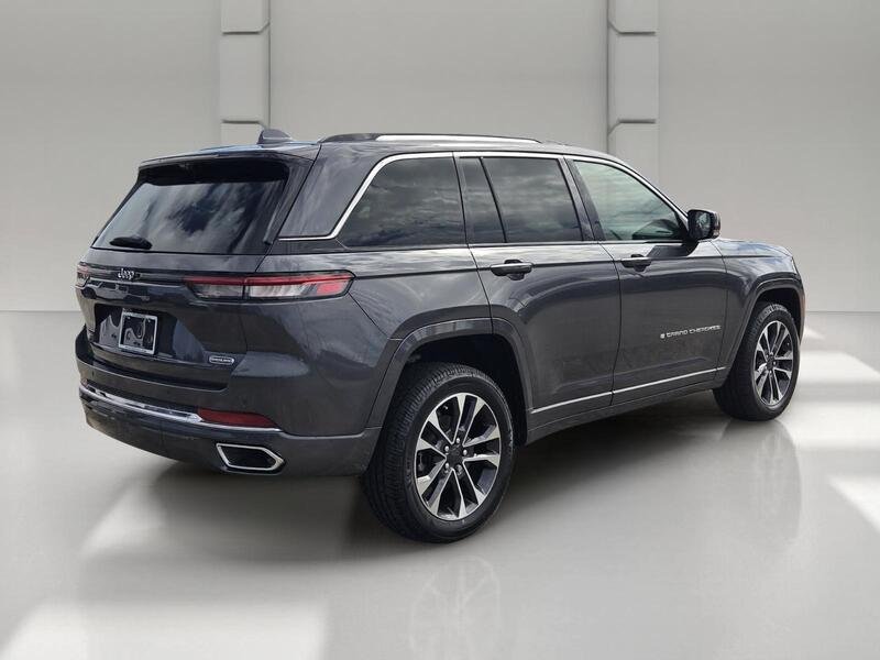 Used 2022 Gray Metallic JEEP OVERLAND 4X2 image 5