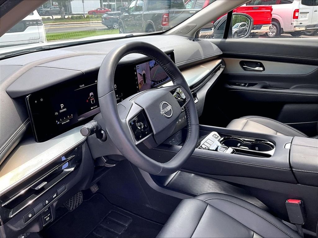 Used 2025 White Nissan SL image 8