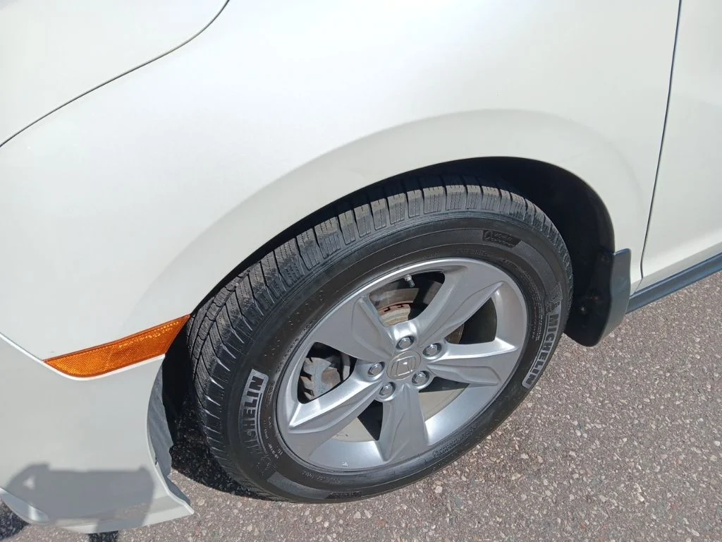 Used 2018 White Diamond Pearl Honda EX-L image 12