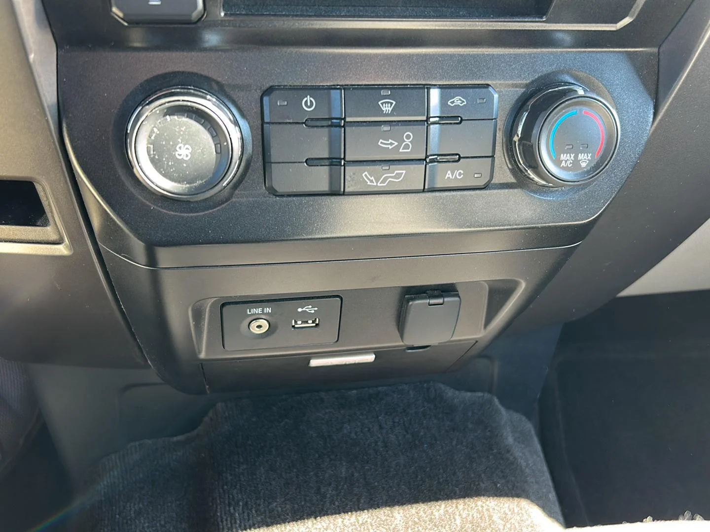 Used 2015 Blue Jeans Metallic Ford XLT image 14