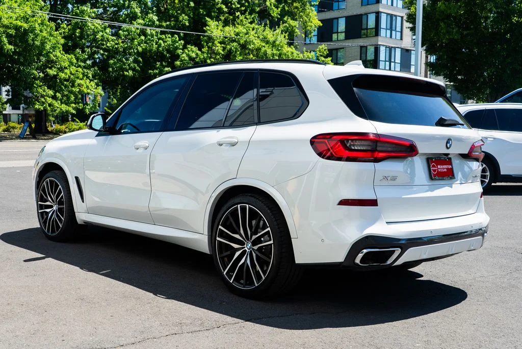 Used 2019 White BMW xDrive50i image 4