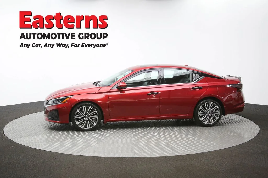 Used 2023 Red Nissan 2.5 SL image 59