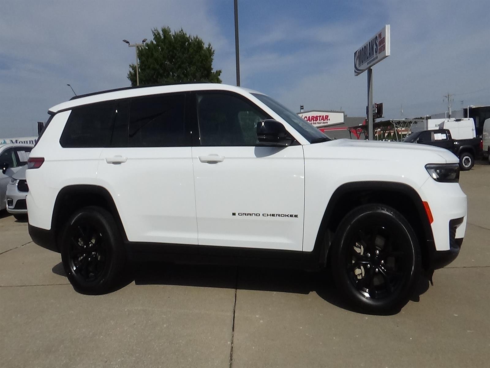 Certified Used 2025 Bright White Clear Coat (pw7) Jeep Altitude X image 6