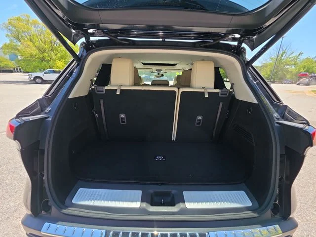Used 2022 Black INFINITI LUXE image 25