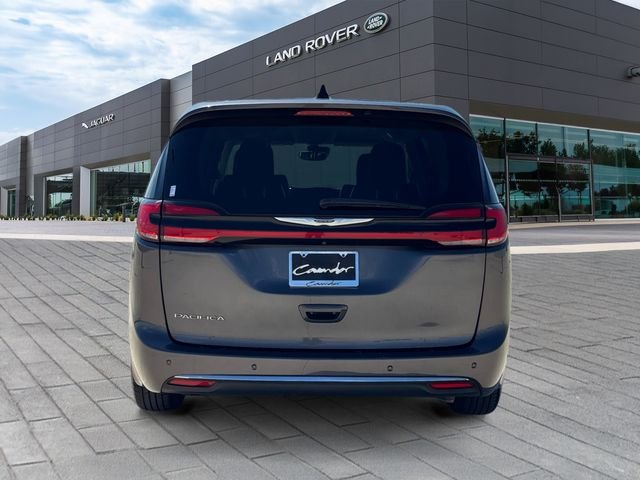 Used 2023 Gray Chrysler Touring L image 4