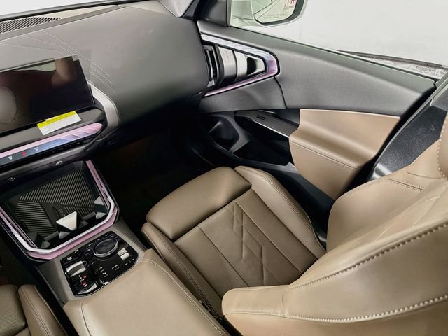 New 2026 White Metallic BMW 30 xDrive image 24