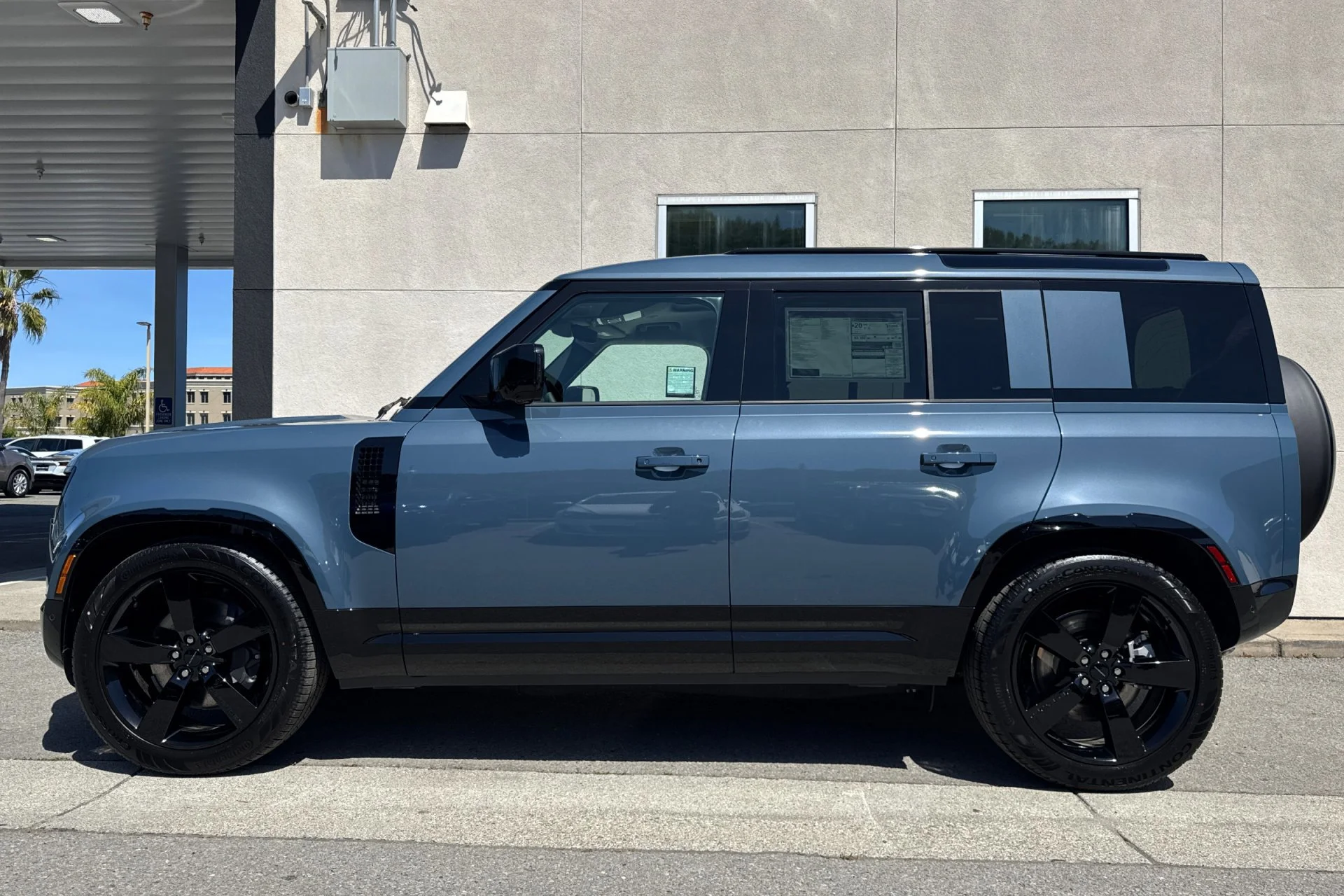 New 2026 TASMAN BLUE Land Rover X-Dynamic SE image 5