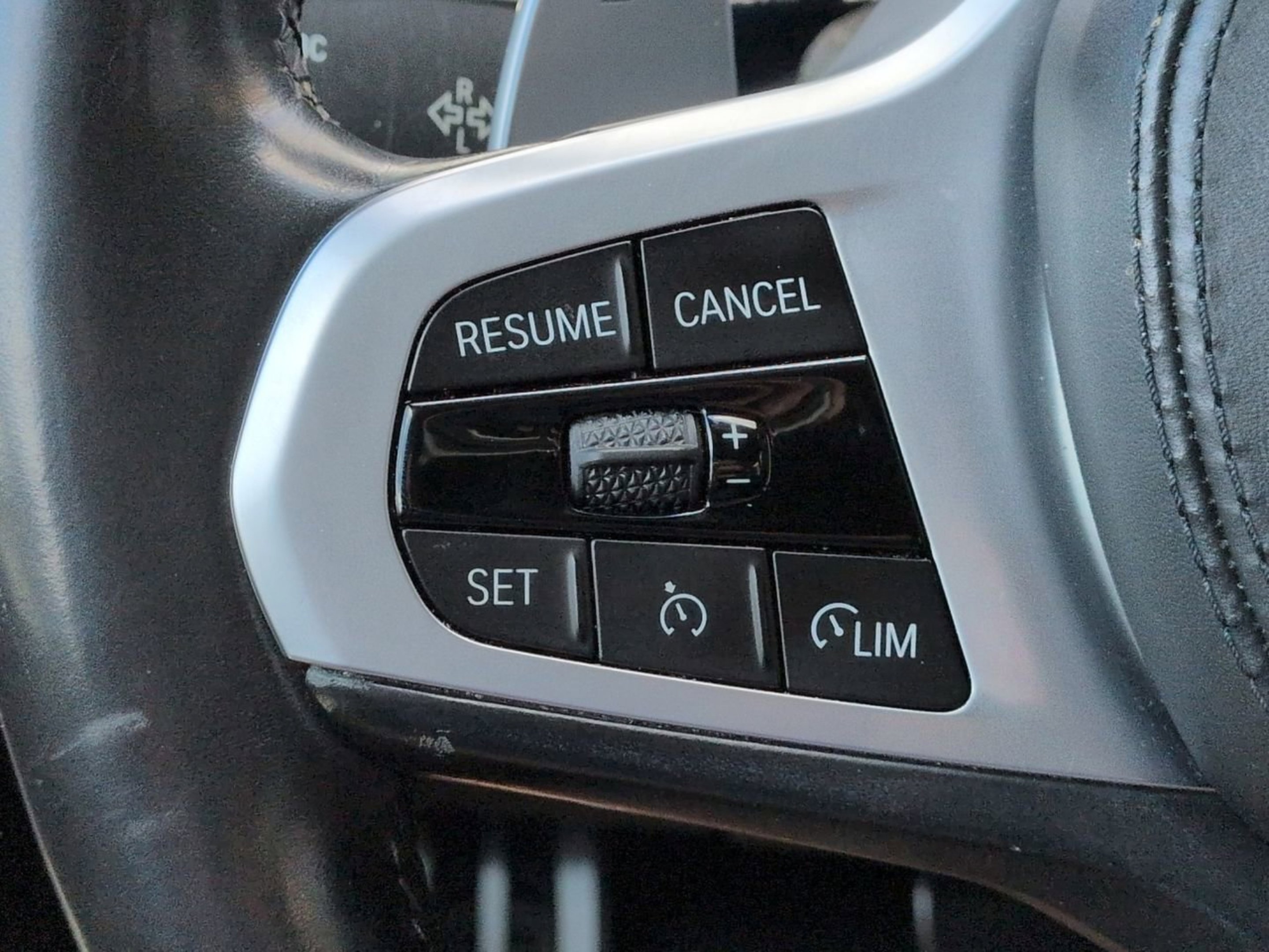 Used 2021 Dark Graphite Metallic BMW 540i image 25
