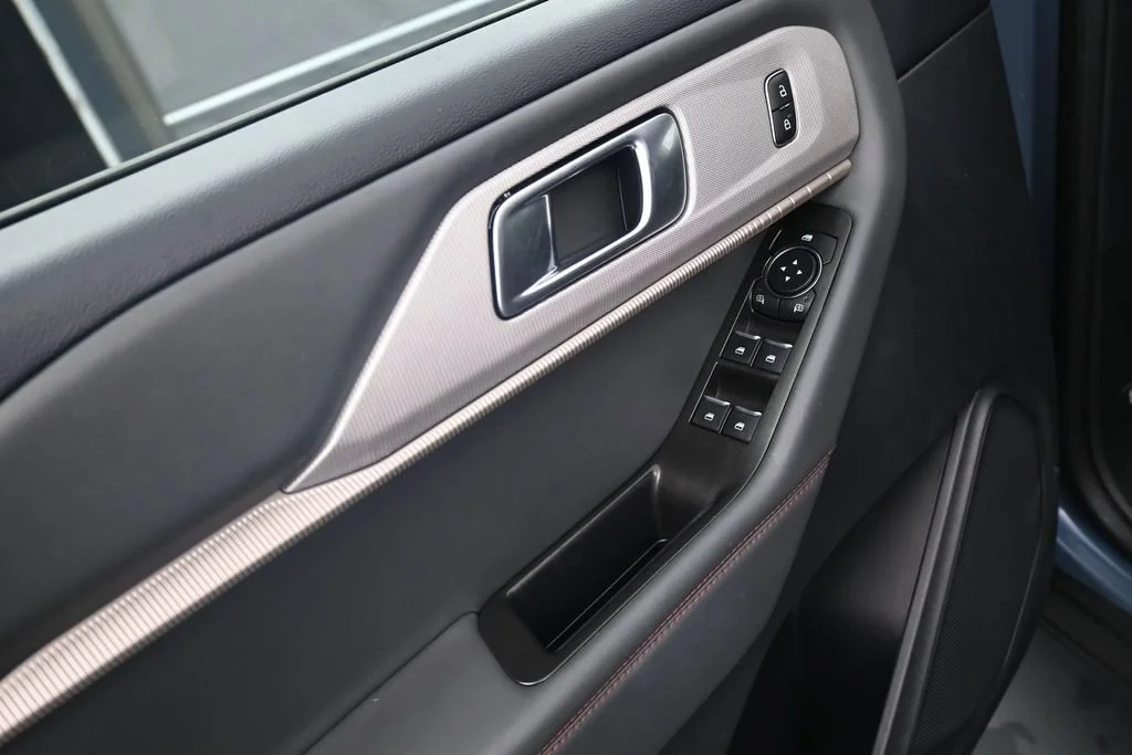2025 Ford Explorer Active - Photo 18