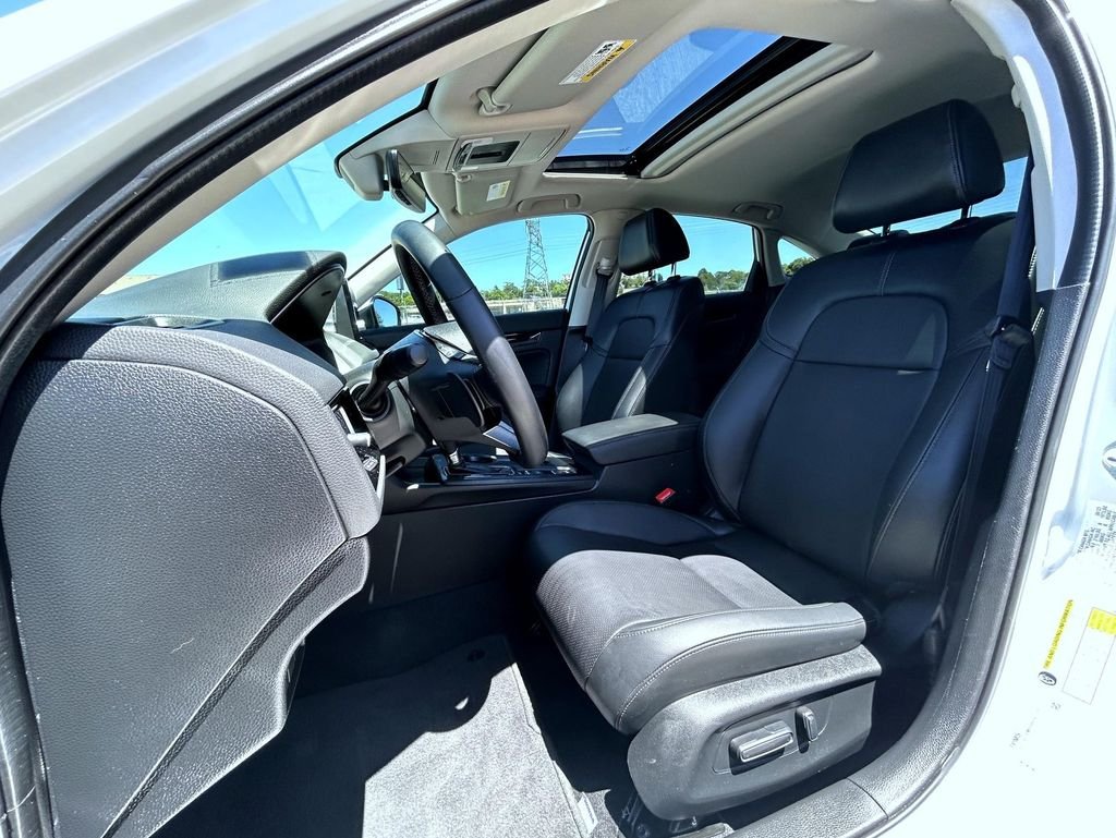 Used 2023 White Honda Touring image 10