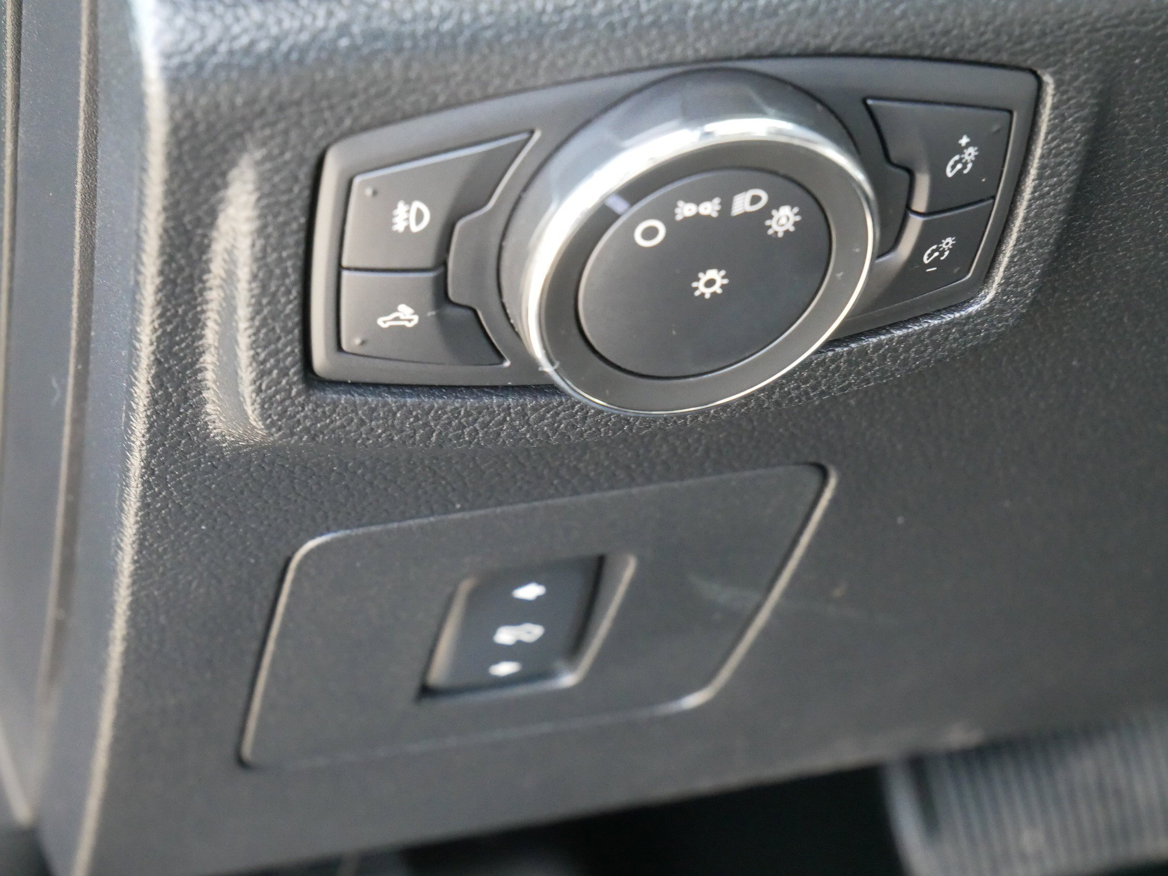 Used 2016 Gray Ford XLT image 19