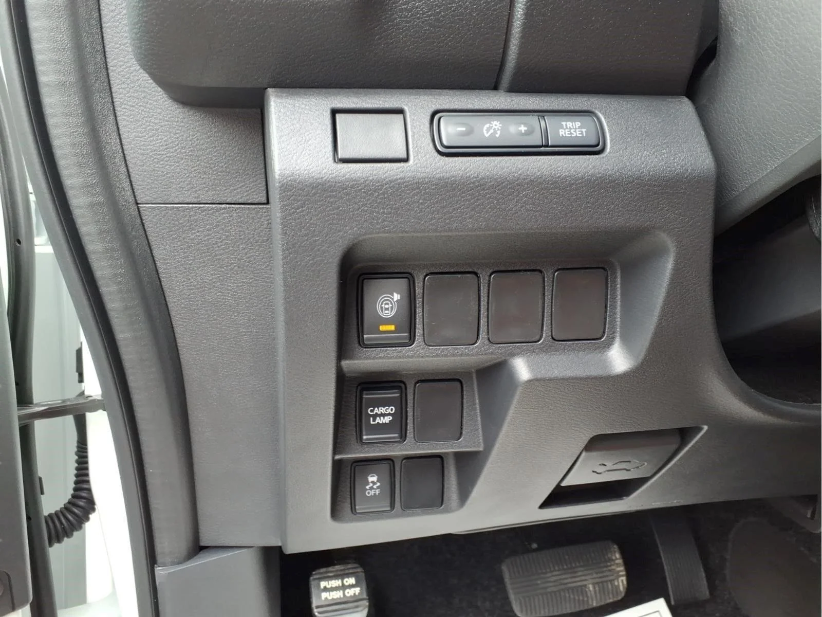 New 2026 Glacier White Nissan King Cab® S image 15