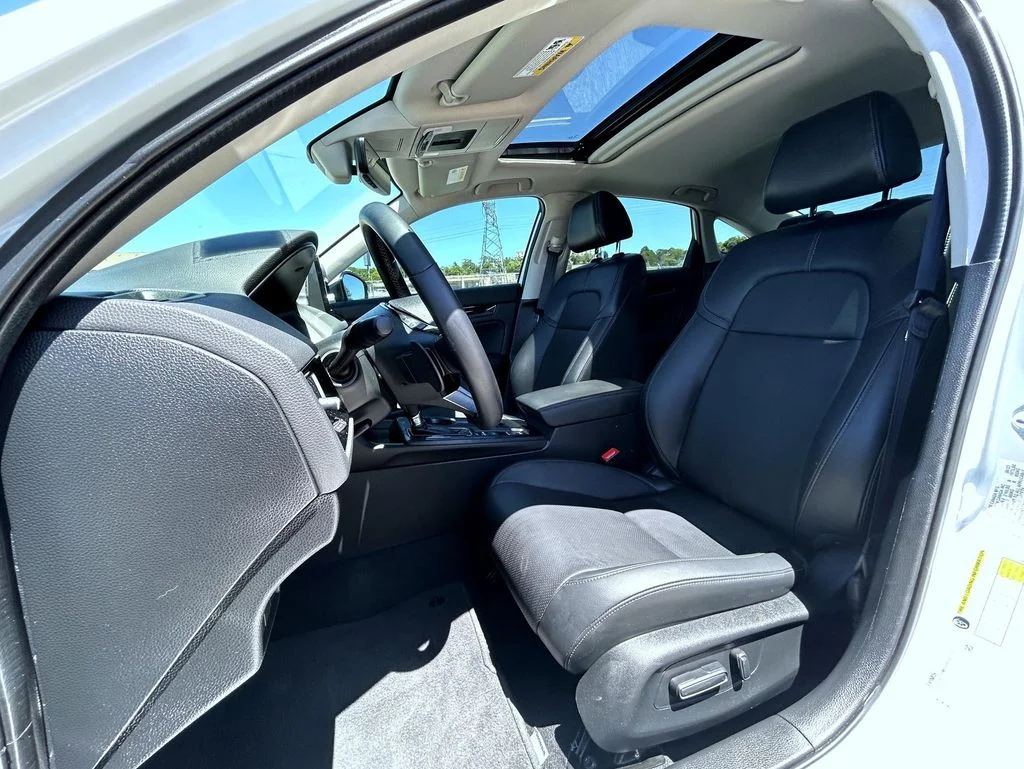 Used 2023 White Honda Touring image 10