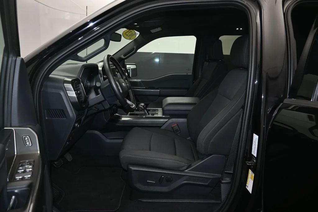 Used 2023 Black Ford XLT image 16