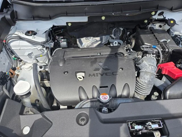 Used 2025 White Mitsubishi  image 22