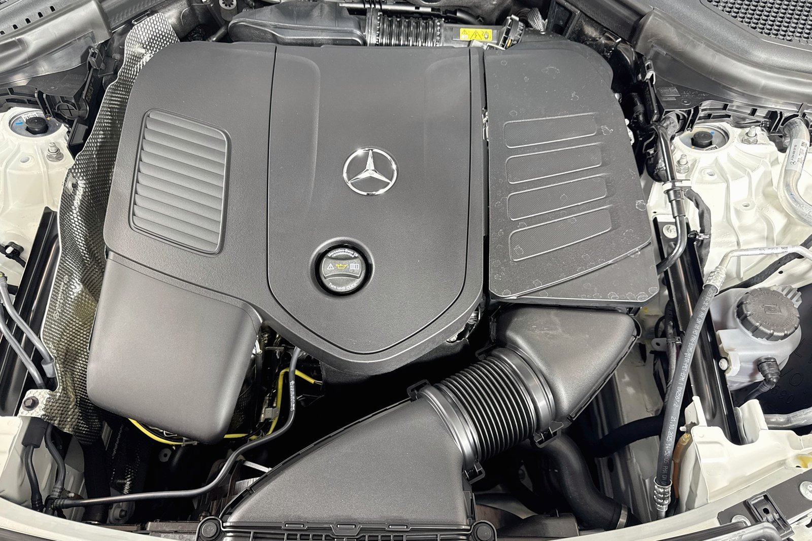 New 2026 Polar White Mercedes-Benz GLC 300 image 28