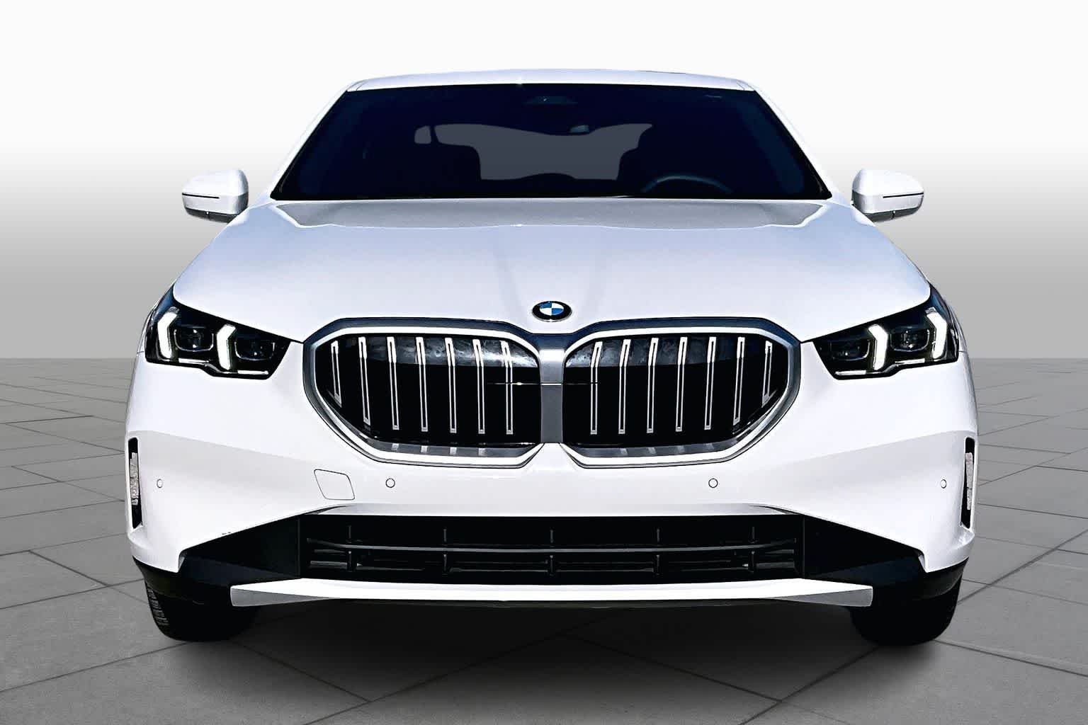Used 2026 Alpine White BMW 530i image 3