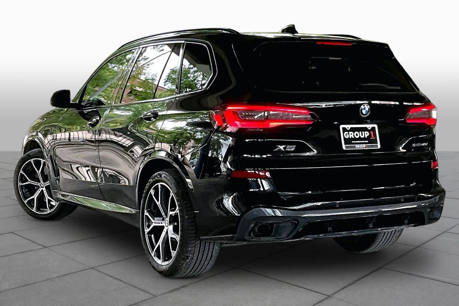 Used 2021 Black Sapphire Metallic BMW sDrive40i image 11